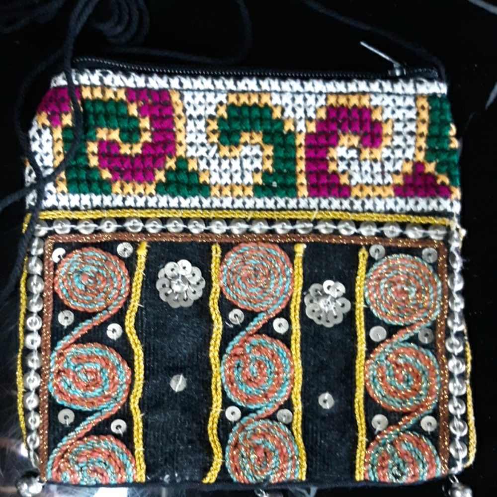 NWOT Embroidered Mini Shoulder Wallet Purse